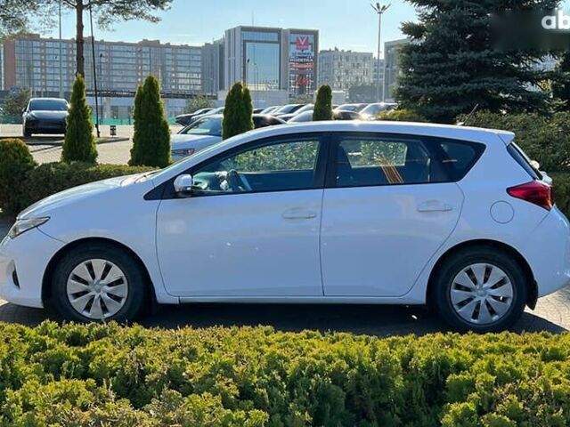 Тойота Ауріс, об'ємом двигуна 1.4 л та пробігом 103 тис. км за 9200 $, фото 3 на Automoto.ua