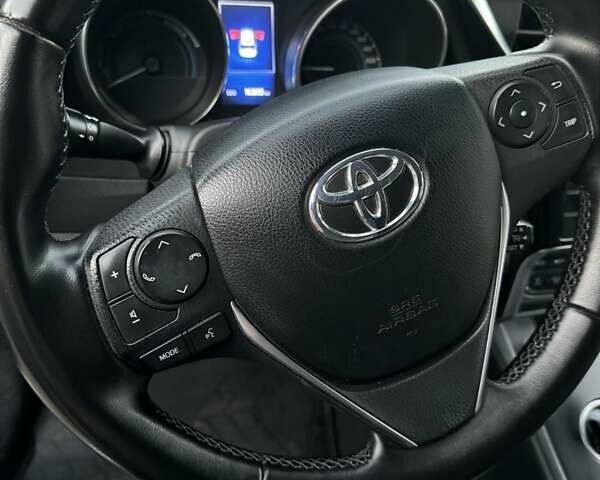 Тойота Аурис, объемом двигателя 1.8 л и пробегом 170 тыс. км за 14000 $, фото 25 на Automoto.ua
