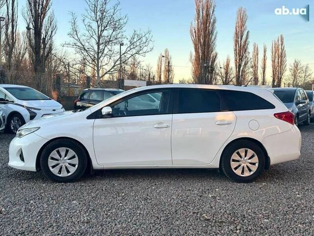 Тойота Аурис, объемом двигателя 1.4 л и пробегом 195 тыс. км за 8999 $, фото 7 на Automoto.ua