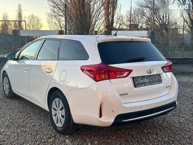 Тойота Аурис, объемом двигателя 1.4 л и пробегом 195 тыс. км за 8999 $, фото 5 на Automoto.ua