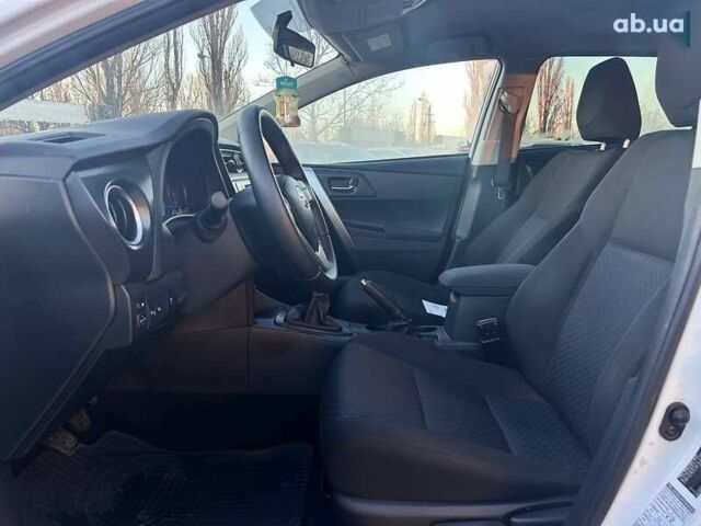 Тойота Аурис, объемом двигателя 1.4 л и пробегом 195 тыс. км за 8999 $, фото 11 на Automoto.ua