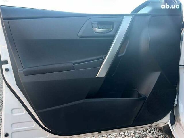 Тойота Аурис, объемом двигателя 1.4 л и пробегом 195 тыс. км за 8999 $, фото 12 на Automoto.ua