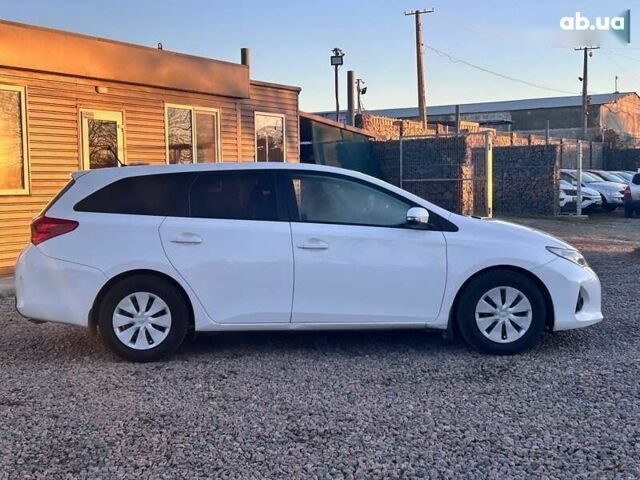 Тойота Аурис, объемом двигателя 1.4 л и пробегом 195 тыс. км за 8999 $, фото 1 на Automoto.ua