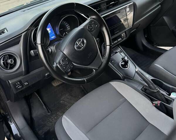 Тойота Аурис, объемом двигателя 1.8 л и пробегом 170 тыс. км за 14000 $, фото 9 на Automoto.ua