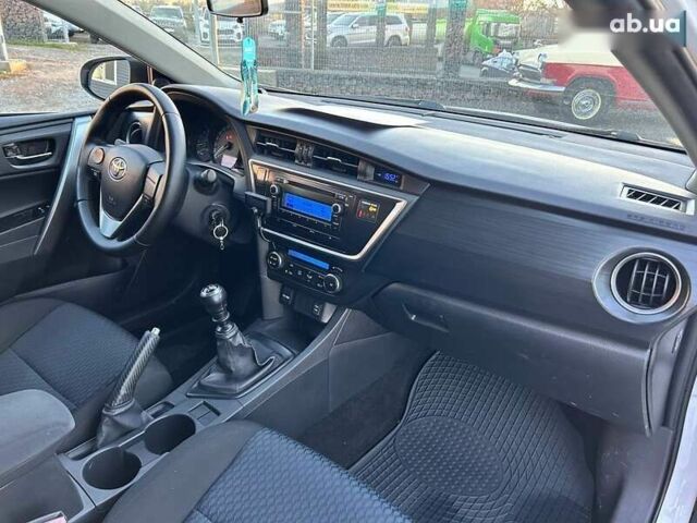 Тойота Аурис, объемом двигателя 1.4 л и пробегом 195 тыс. км за 8999 $, фото 26 на Automoto.ua