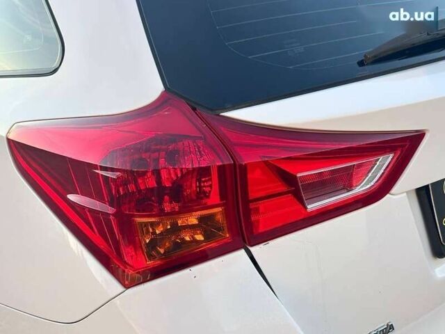 Тойота Аурис, объемом двигателя 1.4 л и пробегом 195 тыс. км за 8999 $, фото 9 на Automoto.ua