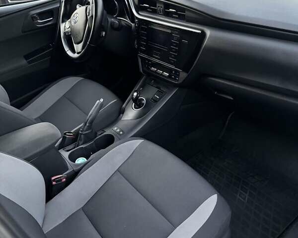 Тойота Аурис, объемом двигателя 1.8 л и пробегом 170 тыс. км за 14000 $, фото 16 на Automoto.ua