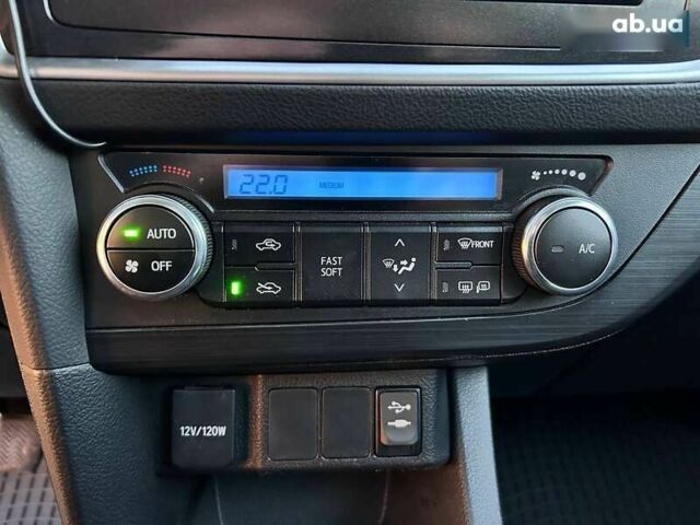 Тойота Аурис, объемом двигателя 1.4 л и пробегом 195 тыс. км за 8999 $, фото 15 на Automoto.ua