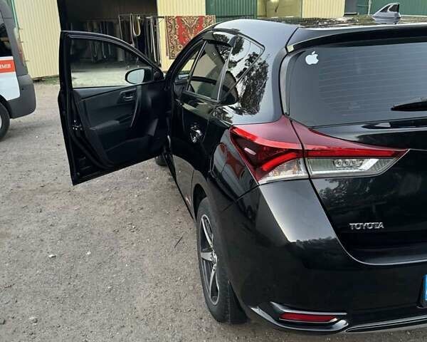 Тойота Аурис, объемом двигателя 1.8 л и пробегом 170 тыс. км за 14000 $, фото 11 на Automoto.ua