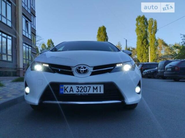 Тойота Аурис, объемом двигателя 1.6 л и пробегом 176 тыс. км за 12900 $, фото 5 на Automoto.ua