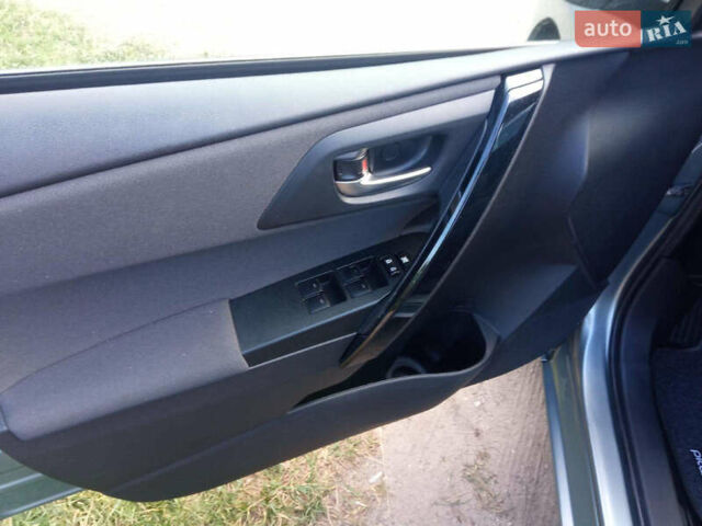 Тойота Аурис, объемом двигателя 0 л и пробегом 90 тыс. км за 14900 $, фото 13 на Automoto.ua