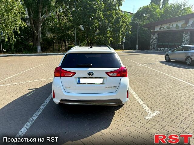 Тойота Аурис, объемом двигателя 1.8 л и пробегом 259 тыс. км за 11200 $, фото 3 на Automoto.ua
