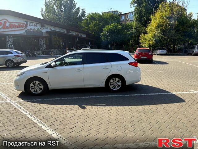 Тойота Аурис, объемом двигателя 1.8 л и пробегом 259 тыс. км за 11200 $, фото 2 на Automoto.ua