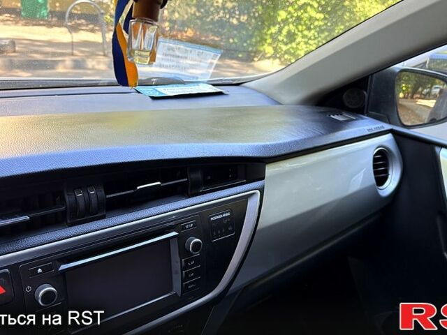Тойота Аурис, объемом двигателя 1.8 л и пробегом 259 тыс. км за 11200 $, фото 6 на Automoto.ua