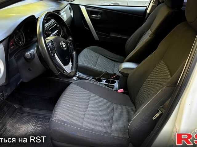 Тойота Аурис, объемом двигателя 1.8 л и пробегом 259 тыс. км за 11200 $, фото 7 на Automoto.ua