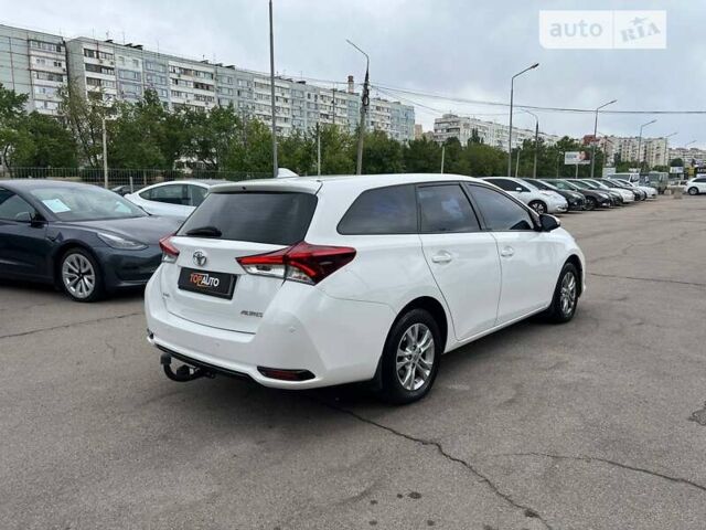 Тойота Аурис, объемом двигателя 1.6 л и пробегом 134 тыс. км за 12500 $, фото 4 на Automoto.ua