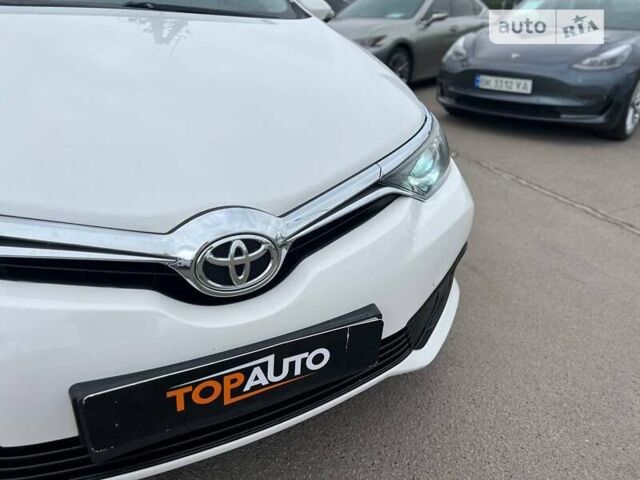 Тойота Аурис, объемом двигателя 1.6 л и пробегом 134 тыс. км за 12500 $, фото 10 на Automoto.ua