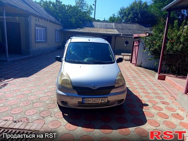 Серый Тойота Аурис, объемом двигателя 1.3 л и пробегом 205 тыс. км за 3900 $, фото 2 на Automoto.ua