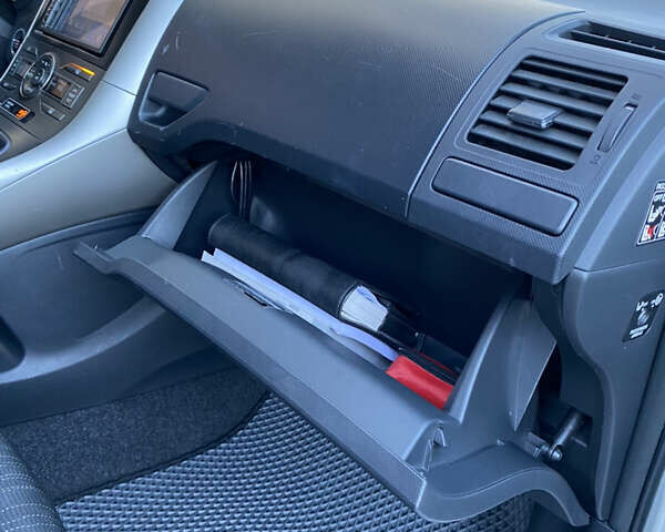 Серый Тойота Аурис, объемом двигателя 2 л и пробегом 233 тыс. км за 5800 $, фото 42 на Automoto.ua