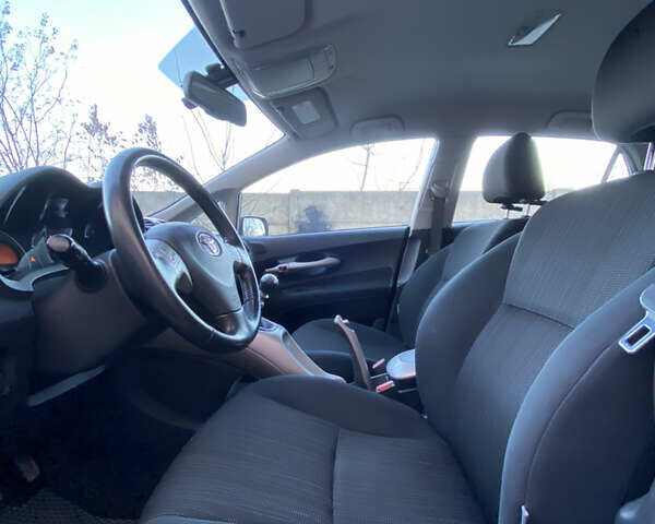 Серый Тойота Аурис, объемом двигателя 2 л и пробегом 233 тыс. км за 5800 $, фото 43 на Automoto.ua