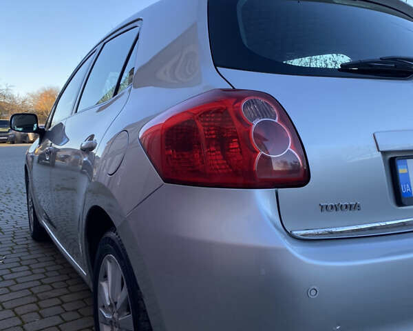 Серый Тойота Аурис, объемом двигателя 2 л и пробегом 233 тыс. км за 5800 $, фото 9 на Automoto.ua