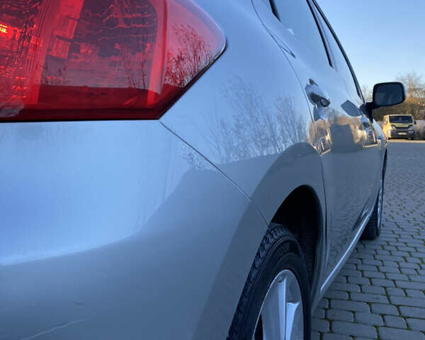 Серый Тойота Аурис, объемом двигателя 2 л и пробегом 233 тыс. км за 5800 $, фото 18 на Automoto.ua