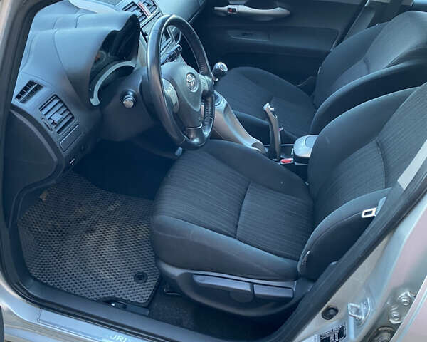 Серый Тойота Аурис, объемом двигателя 2 л и пробегом 233 тыс. км за 5800 $, фото 31 на Automoto.ua