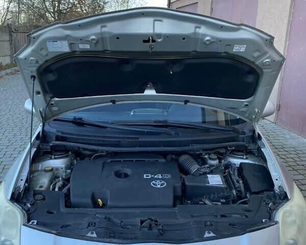 Серый Тойота Аурис, объемом двигателя 2 л и пробегом 233 тыс. км за 5800 $, фото 21 на Automoto.ua