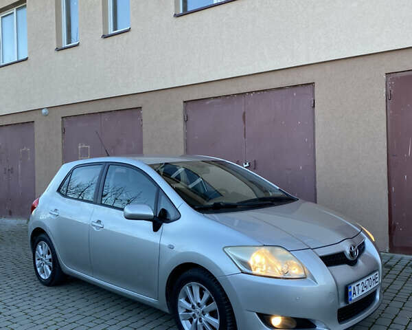 Серый Тойота Аурис, объемом двигателя 2 л и пробегом 233 тыс. км за 5800 $, фото 3 на Automoto.ua