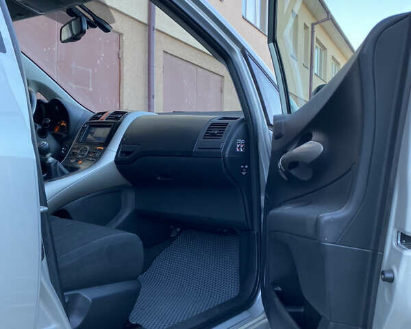 Серый Тойота Аурис, объемом двигателя 2 л и пробегом 233 тыс. км за 5800 $, фото 33 на Automoto.ua