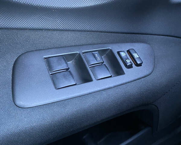 Серый Тойота Аурис, объемом двигателя 2 л и пробегом 233 тыс. км за 5800 $, фото 45 на Automoto.ua