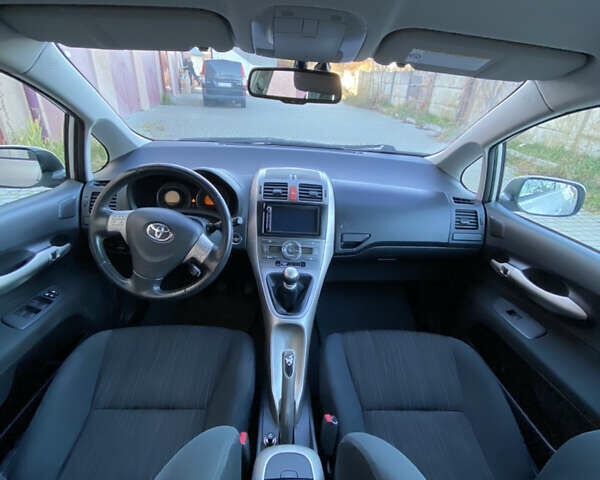 Серый Тойота Аурис, объемом двигателя 2 л и пробегом 233 тыс. км за 5800 $, фото 27 на Automoto.ua