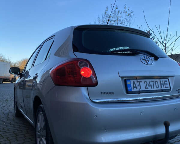 Серый Тойота Аурис, объемом двигателя 2 л и пробегом 233 тыс. км за 5800 $, фото 4 на Automoto.ua