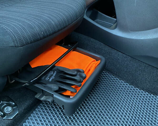 Серый Тойота Аурис, объемом двигателя 2 л и пробегом 233 тыс. км за 5800 $, фото 40 на Automoto.ua