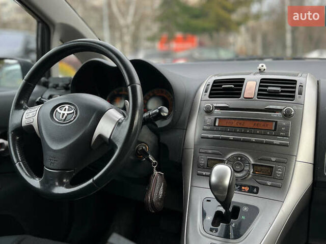 Серый Тойота Аурис, объемом двигателя 1.36 л и пробегом 264 тыс. км за 6999 $, фото 16 на Automoto.ua
