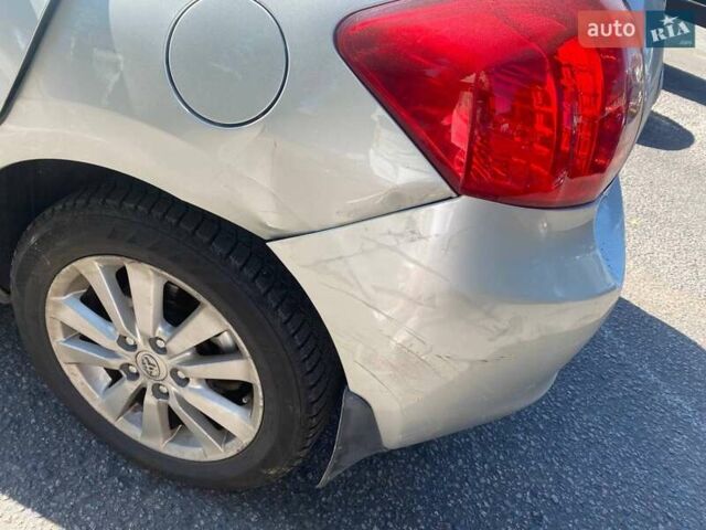 Серый Тойота Аурис, объемом двигателя 1.6 л и пробегом 205 тыс. км за 5000 $, фото 2 на Automoto.ua