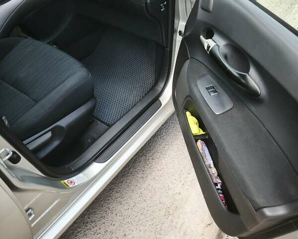 Тойота Аурис 2007 в Кропивницком (Кировограде) на Automoto.ua Серый Тойота Аурис, объемом двигателя 2 л и пробегом 300 тыс. км за 5800 $, фото 10 на Automoto.ua