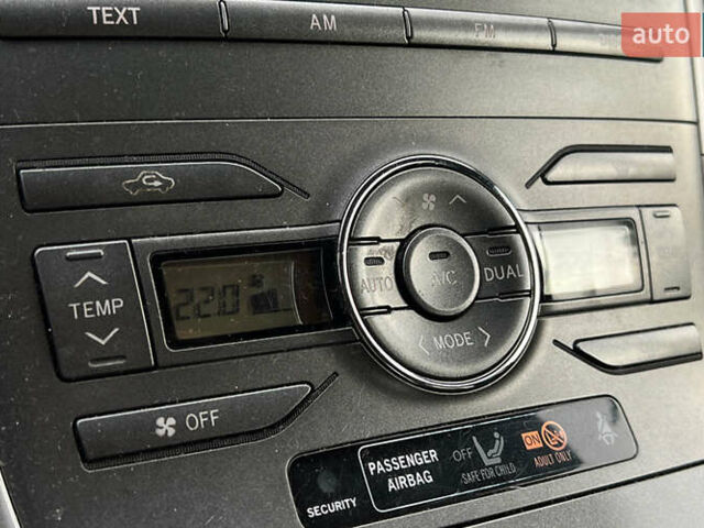 Серый Тойота Аурис, объемом двигателя 1.36 л и пробегом 264 тыс. км за 6999 $, фото 12 на Automoto.ua