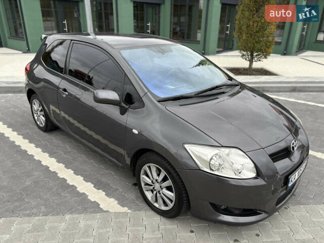 Сірий Тойота Ауріс, об'ємом двигуна 2 л та пробігом 267 тис. км за 5500 $, фото 1 на Automoto.ua