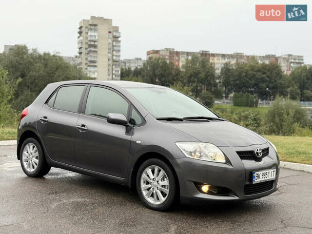 Серый Тойота Аурис, объемом двигателя 1.6 л и пробегом 177 тыс. км за 6600 $, фото 12 на Automoto.ua