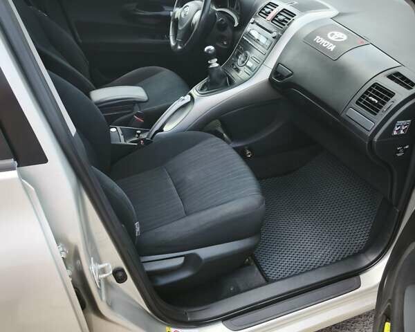 Тойота Аурис 2007 в Кропивницком (Кировограде) на Automoto.ua Серый Тойота Аурис, объемом двигателя 2 л и пробегом 300 тыс. км за 5800 $, фото 14 на Automoto.ua