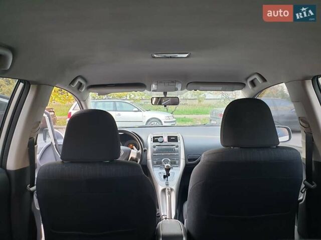 Серый Тойота Аурис, объемом двигателя 1.6 л и пробегом 314 тыс. км за 5500 $, фото 2 на Automoto.ua