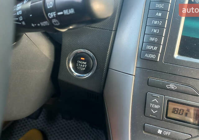 Серый Тойота Аурис, объемом двигателя 2 л и пробегом 318 тыс. км за 5300 $, фото 5 на Automoto.ua