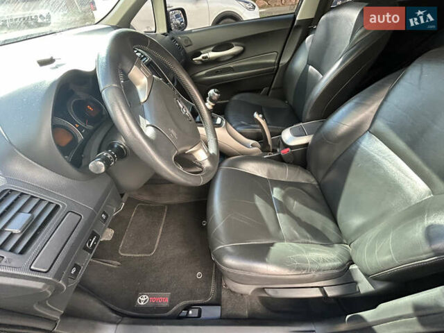 Тойота Аурис 2007 в Киеве на Automoto.ua Серый Тойота Аурис, объемом двигателя 2.2 л и пробегом 250 тыс. км за 7000 $, фото 26 на Automoto.ua