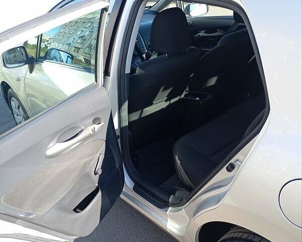 Серый Тойота Аурис, объемом двигателя 1.6 л и пробегом 135 тыс. км за 6000 $, фото 4 на Automoto.ua