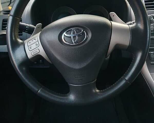 Серый Тойота Аурис, объемом двигателя 1.4 л и пробегом 223 тыс. км за 6700 $, фото 3 на Automoto.ua