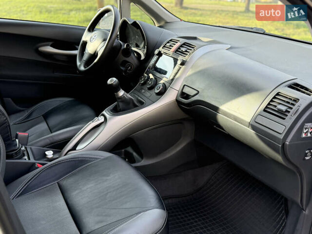 Серый Тойота Аурис, объемом двигателя 1.6 л и пробегом 265 тыс. км за 5800 $, фото 9 на Automoto.ua