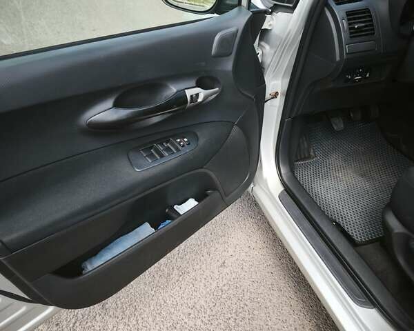 Тойота Аурис 2007 в Кропивницком (Кировограде) на Automoto.ua Серый Тойота Аурис, объемом двигателя 2 л и пробегом 300 тыс. км за 5800 $, фото 11 на Automoto.ua