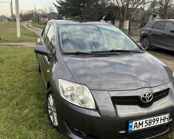 Серый Тойота Аурис, объемом двигателя 1.6 л и пробегом 250 тыс. км за 6200 $, фото 2 на Automoto.ua