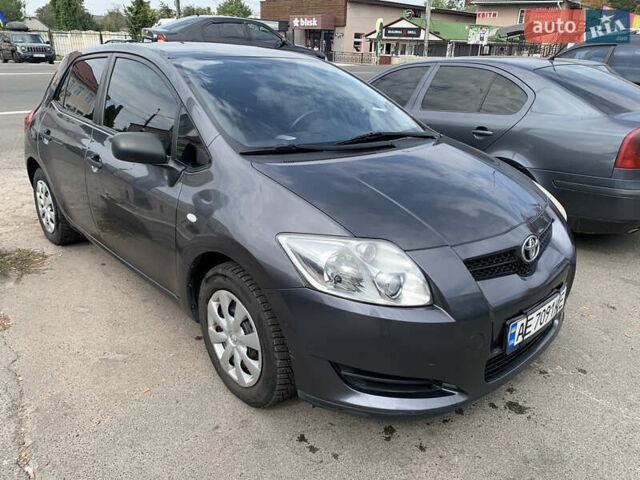 Серый Тойота Аурис, объемом двигателя 1.36 л и пробегом 201 тыс. км за 5900 $, фото 1 на Automoto.ua
